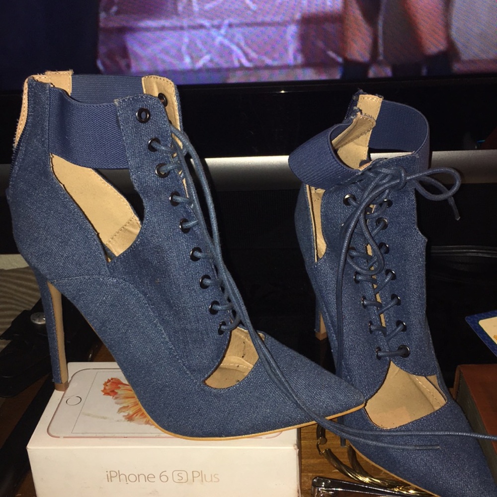 Denim pumps (only tried on) too small